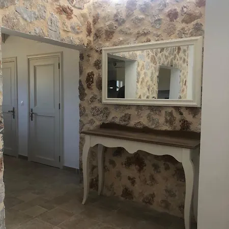 Дом отдыха Eirene House *